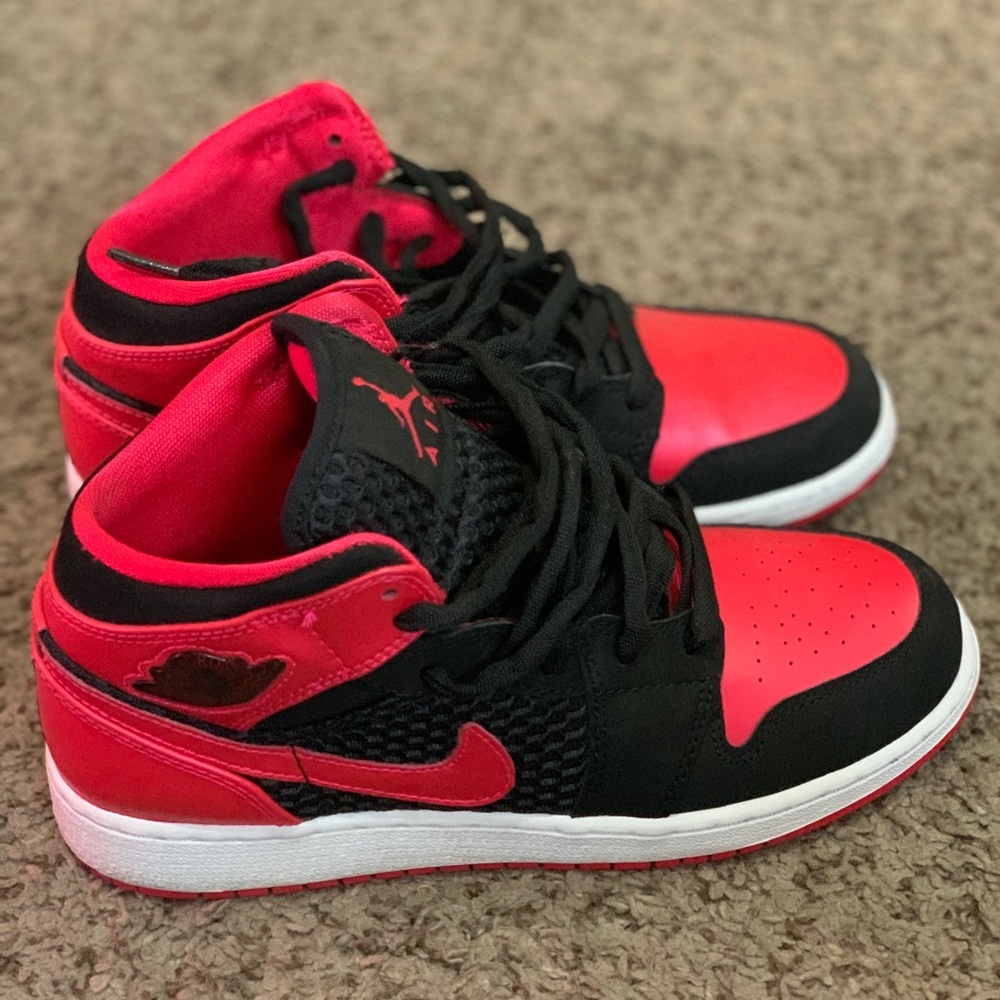 Jordan’s Retro 1s Chrimson/Black/White KIDS